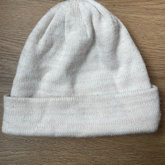Aritzia toque - Picture 1 of 4